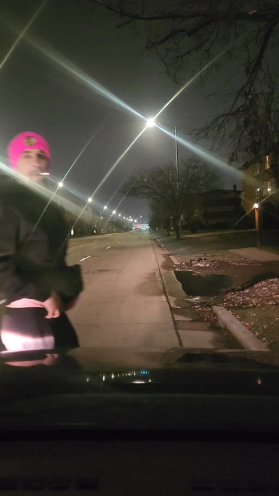 น้องสาวสาธารณะ fag ข้างถนน assisstance