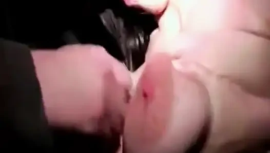 Милфа с чудовищными сиськами Carлопарк членососка