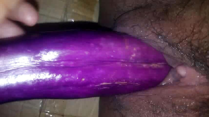 Un dildo di verdure mi scopa la figa