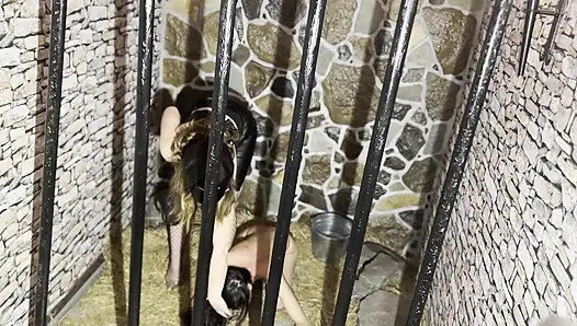 Kratzen markiert mit meinen absätzen und flogger auf dem rücken meiner dünnen sklavin