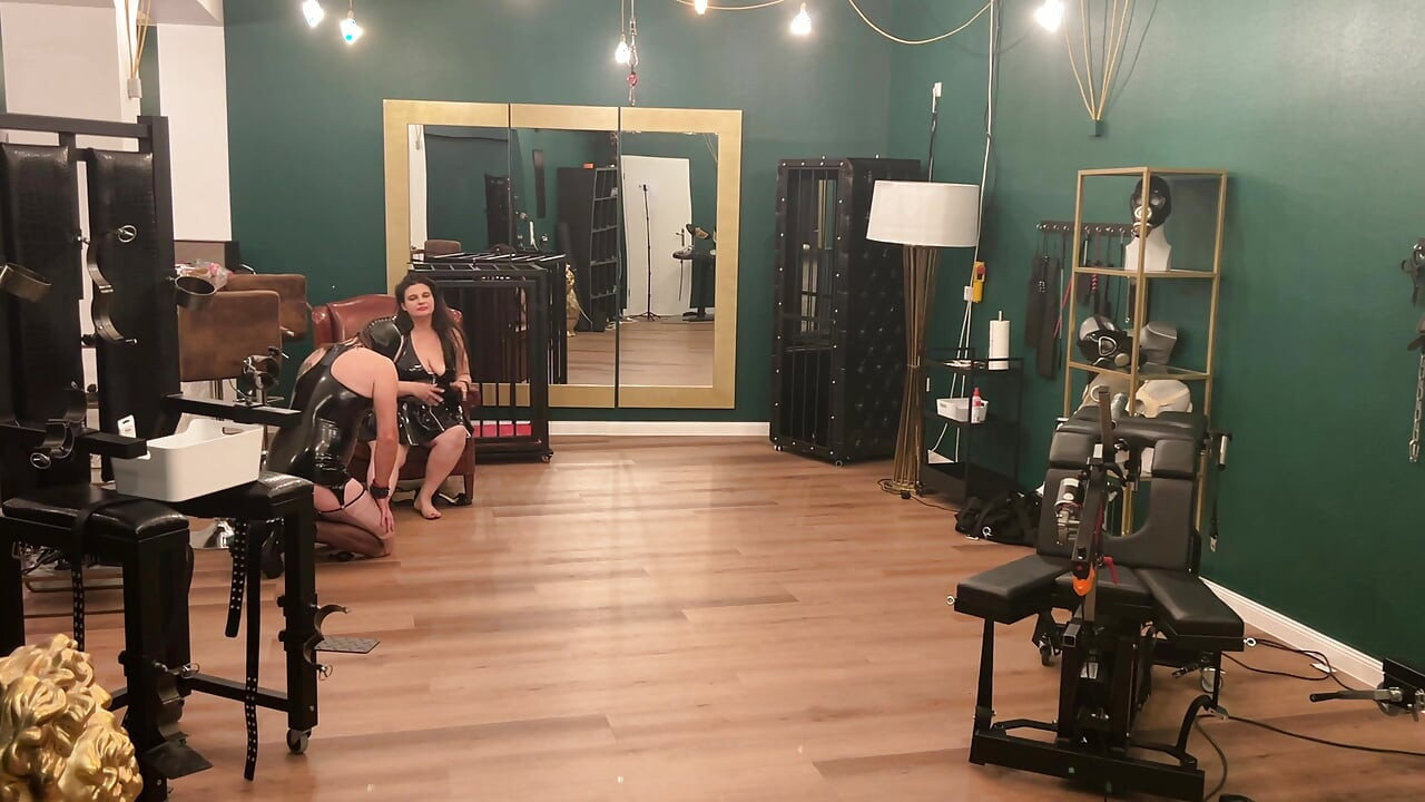 Fetish-lofts hardcore-anal-session mit TV-sklaven teil 1-4