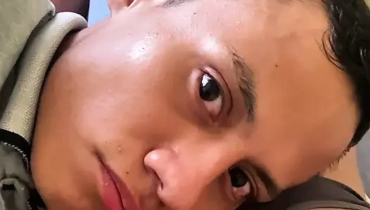 Gadis sekolah pendekku dengan pantat yang nikmat