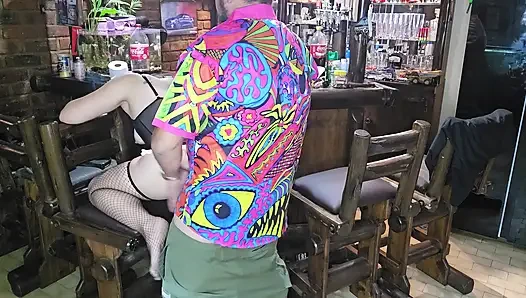 19 yaşındaki sıkı götlü kız bacaklarını açıyor, böylece sıkı amını sikmeden önce mastürbasyon yapabilirim