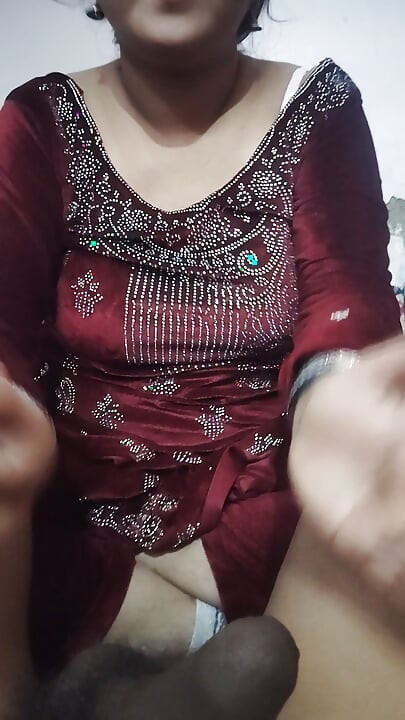 Big boobs Randi bhabhi lund se khel rahi hai