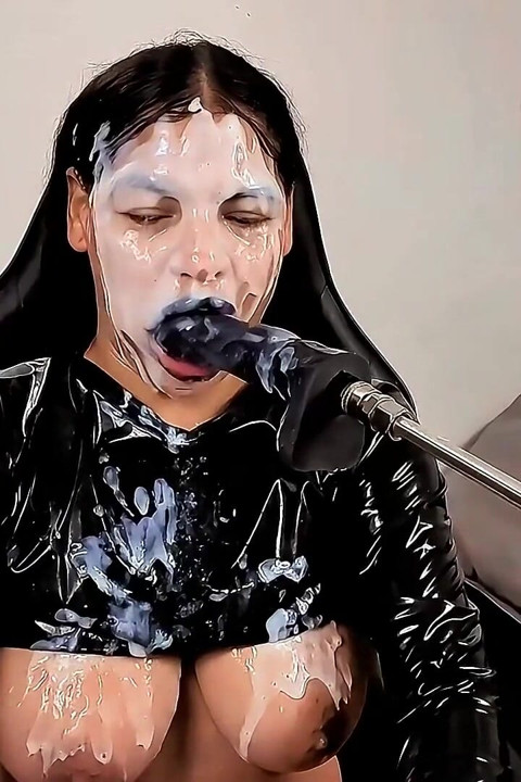 Extreme Facial, Huge Natural Curves and Glossy Latex