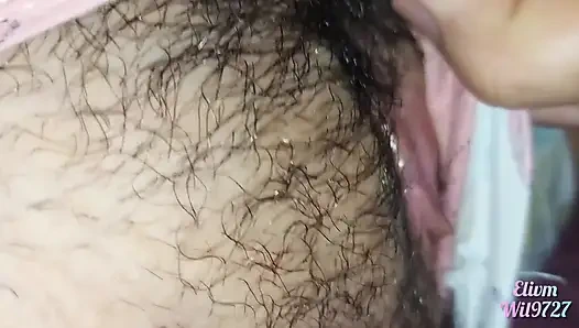 Ich spiele mit der stiefschwester meines nachbarn mit meiner muschi