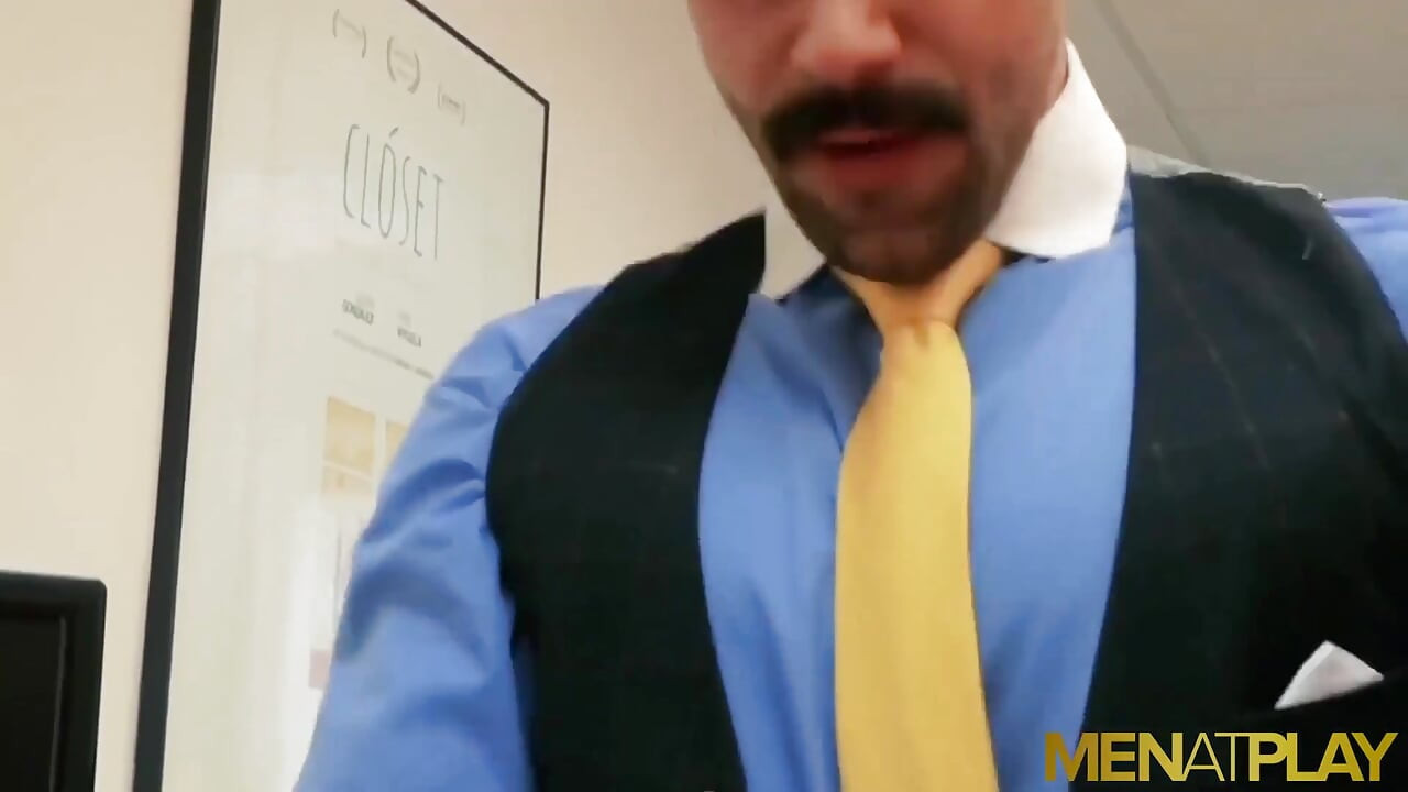 MENATPLAY - Suited hunk Teddy Torres anal breeds Damon Heart