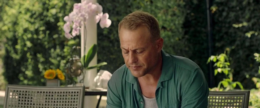 Nihan Gur in The Debt Collector 2