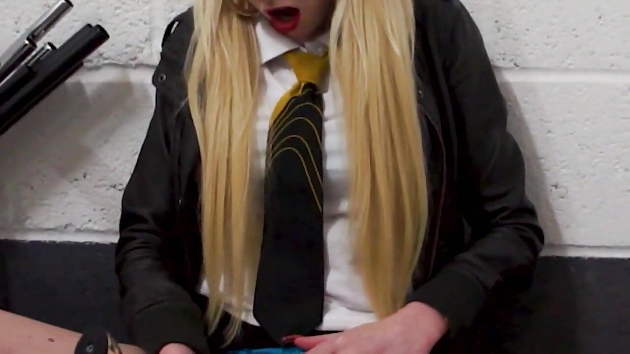 Teen Blonde Dogging Blowjobs and Big Facials