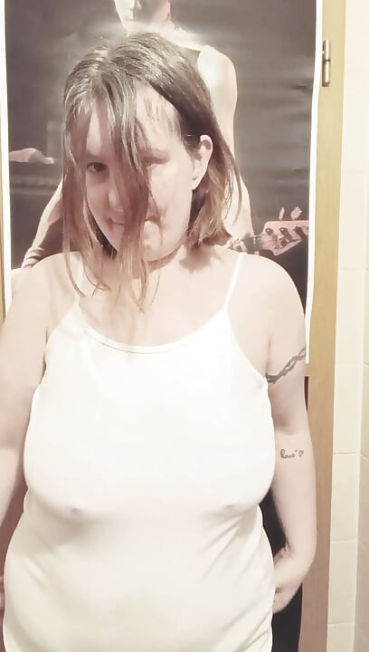 Nymeria Malfoy licks her own nipples before taking a pee