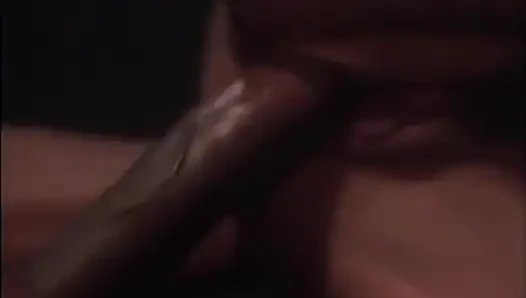 Siyah ve beyaz üçlü grup seks, amcık yalama, siyah yarak emiyor