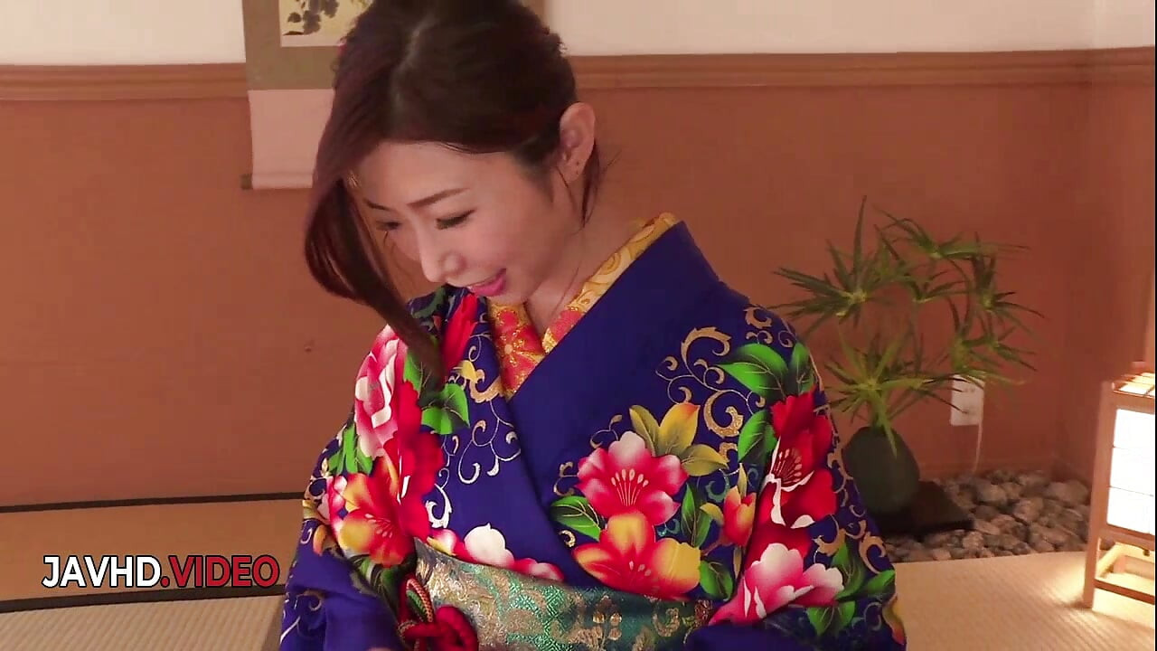 สาวญี่ปุ่นสุดฮอตในชุดกิโมโนอมควยสุดฮอตบนกล้อง
