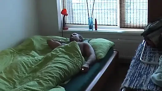 Ibu rumah tangga pirang muda memeknya disetubuhi dan memberikan blowjob