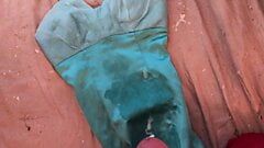 La mini-robe tina en satin sale se fait baiser sur le sol du chantier