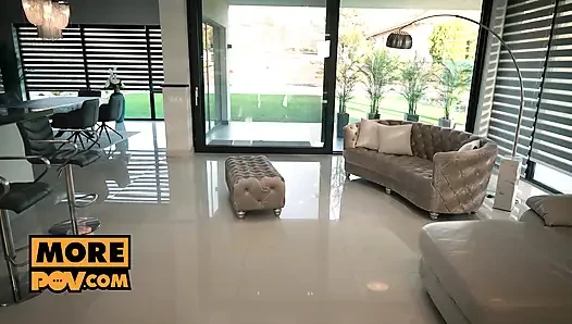 Döl sürtükleri Stefany Kyler ve Liya Silver ile bakış açısı üçlü sikiş