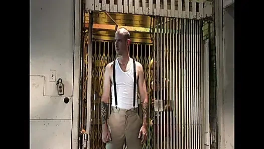 Sürtük minik sarışın için sert göt sikişi