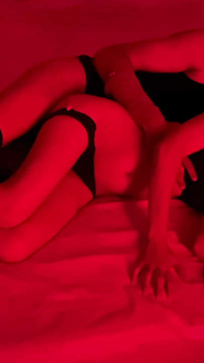 Epic moment from "Virgin girl shared bed with her friend in hotel"