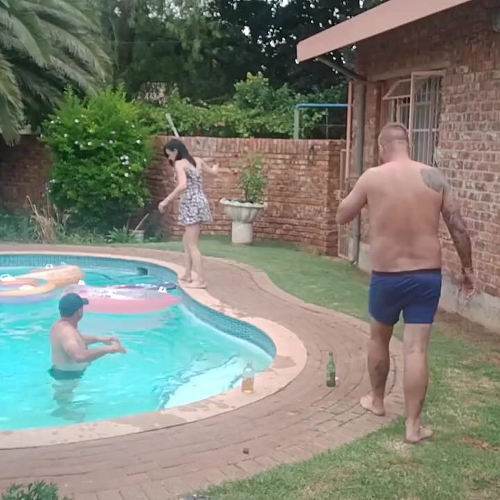 Ela estava tão excitada que usamos com dois paus