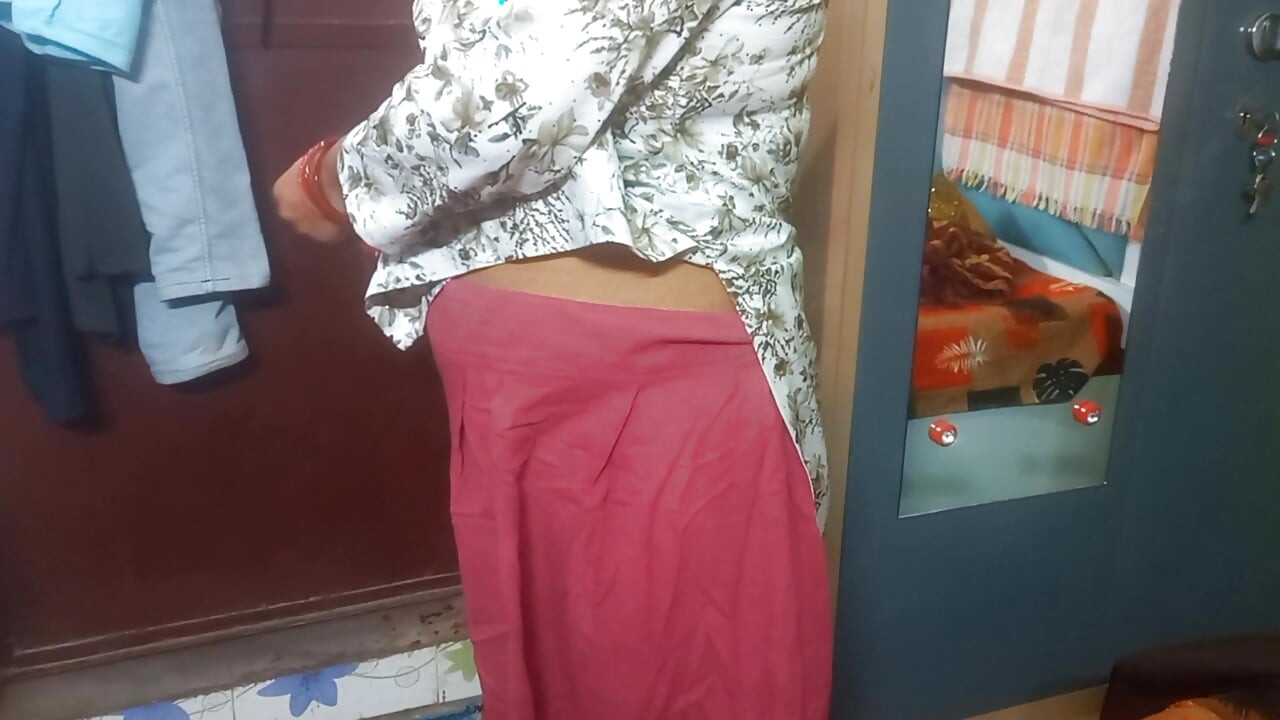 Very Beautiful Indian Bhabhi in Red Saree