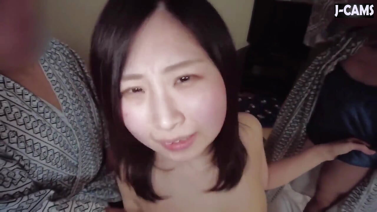 스포트라이트를 둘러싸고 있습니다. 모든 시선을 갈망하는 사무실 여자 3부