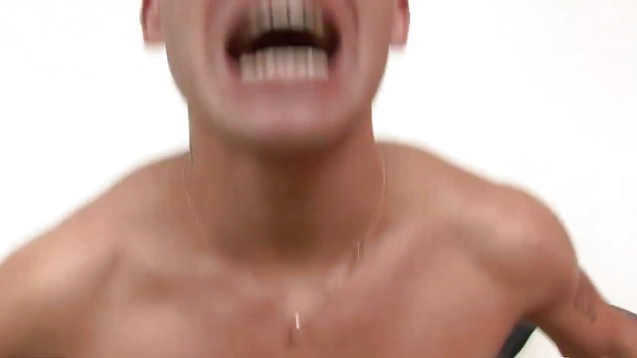 Gej pušenje, i lizanje guze na kauču