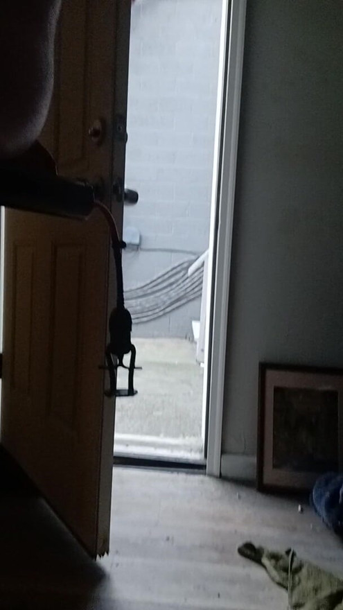 Mofo2121 pumping it in the doorway