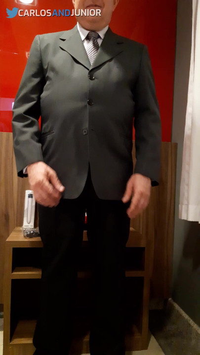 Takım elbiseli baba