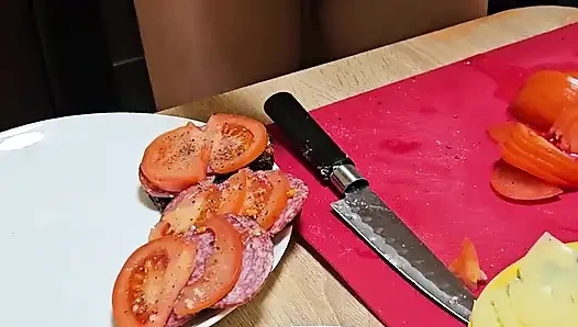 The New Emma's Cooking Show. S1e2: Roti Bawang Putih dan Toket Bugil.