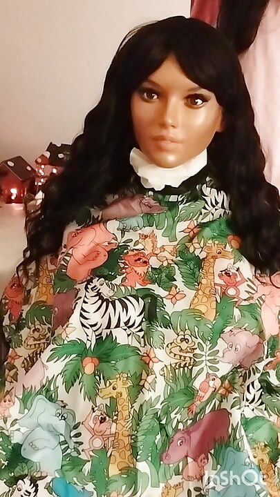 Nikki ebony sex doll colorful short hairdressing cape modeling session