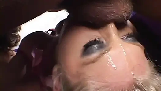 Horny dude enjoys a nice blowie indoors