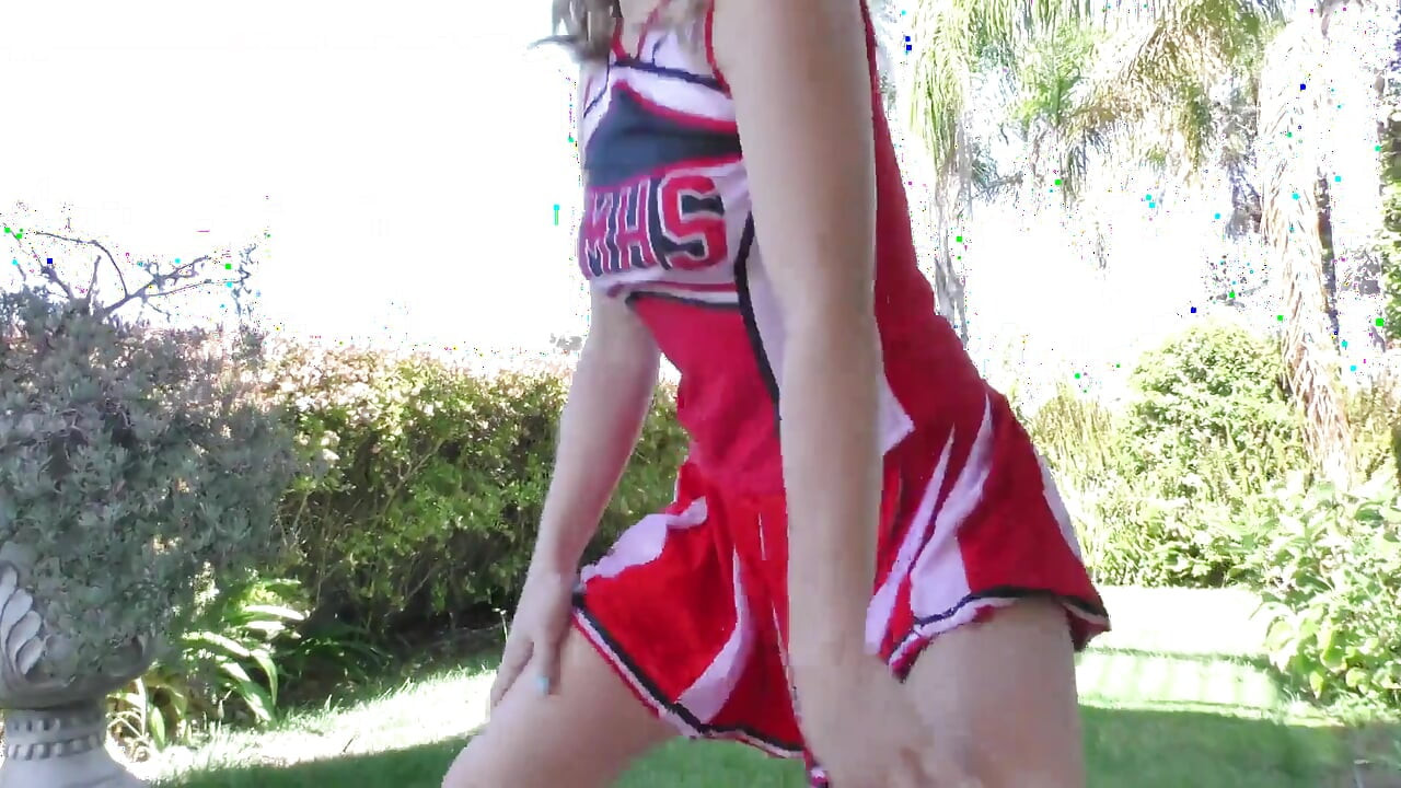 Чирлідерша отримала багато крему