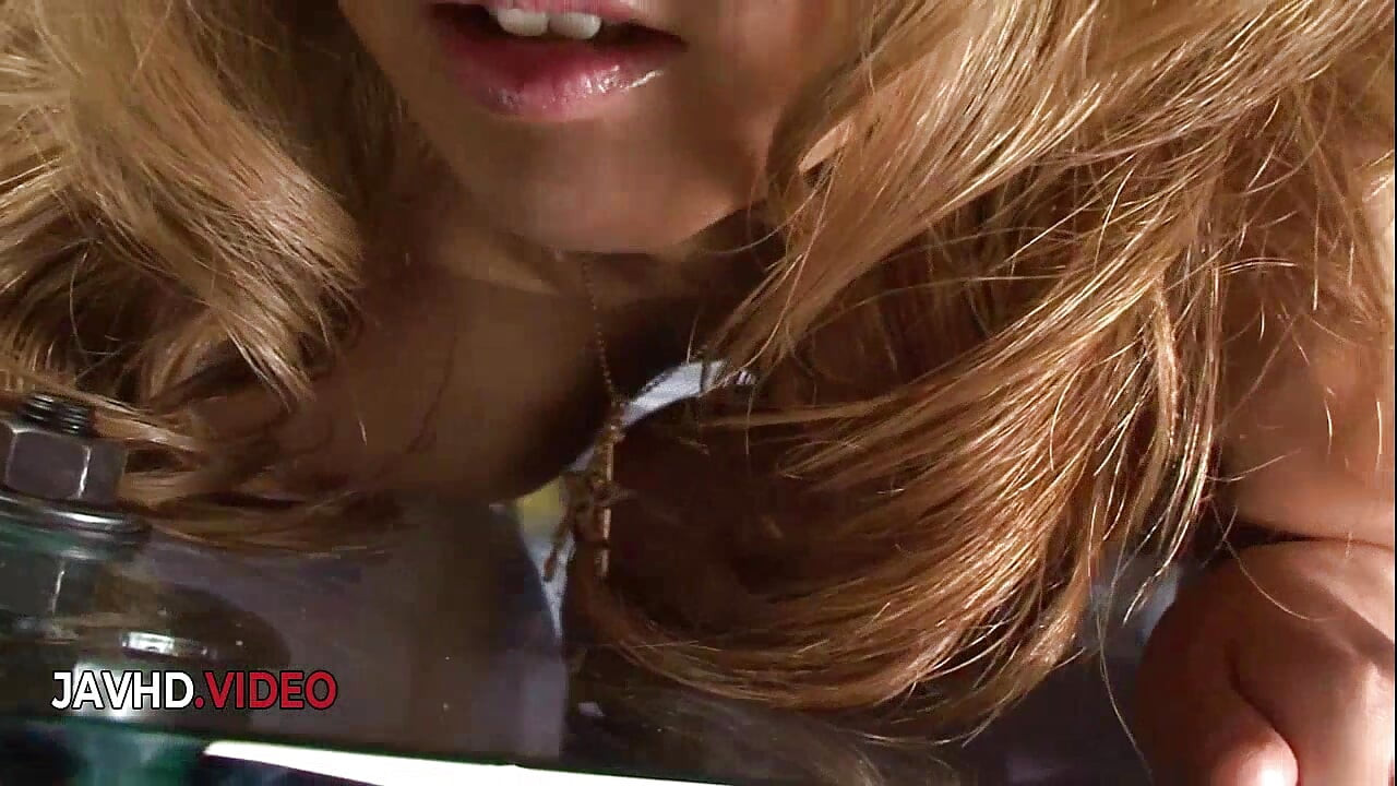 Rui Akiyama jaše debeli azijski dildo s divljom strašću