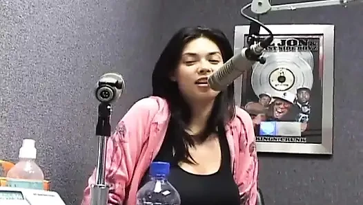 Honolulu'da Tera Patrick'in yer aldığı radyo röportajı