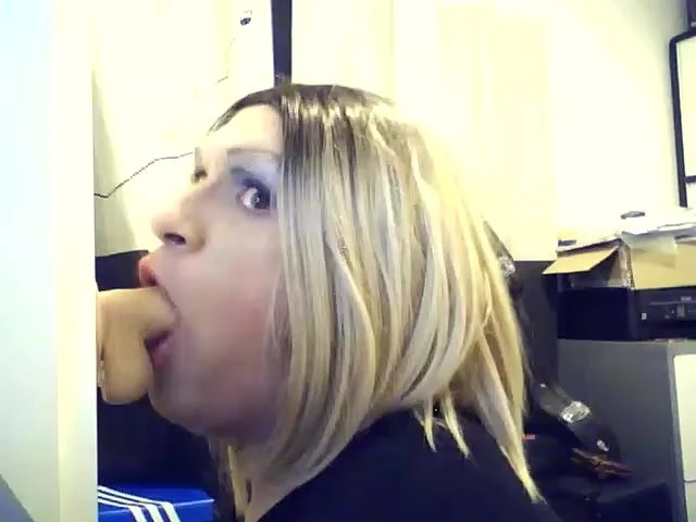 Kimnylons tranny drolja deep throat dildo x pt1