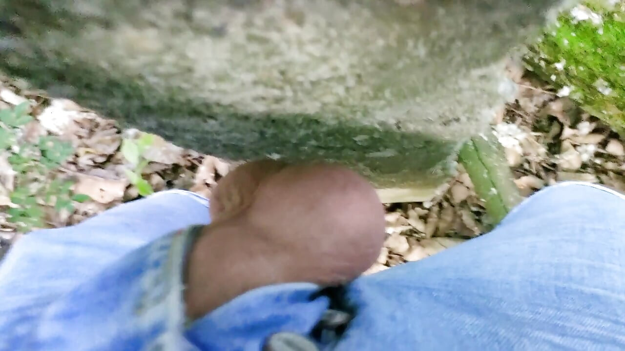 Compilatie knijpen, slaan en wrijven twinks hangende ballen uit spijkerbroek met verschillende dingen