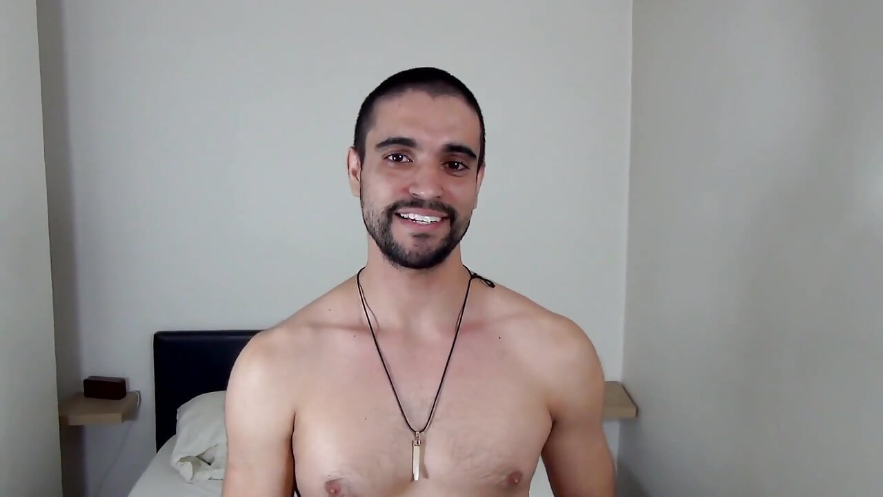 Hot casting of a Brazilian couple in Paris