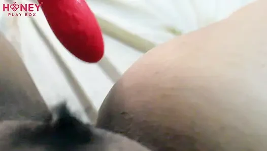 Menguji vibrator baruku yang super kuat sampai aku selesai