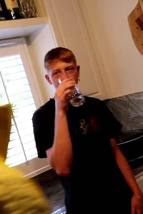 Nu sunt homosexual, am nevoie doar de anvelope noi
