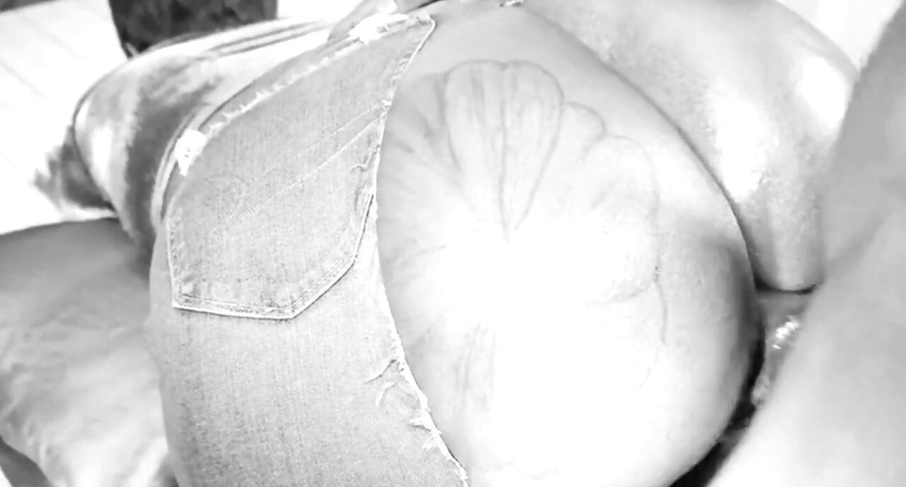 אמא חורגת דסי שחורה אוסף תחת גדול לוקחת את הזין של הבן החורג חזק מאוד