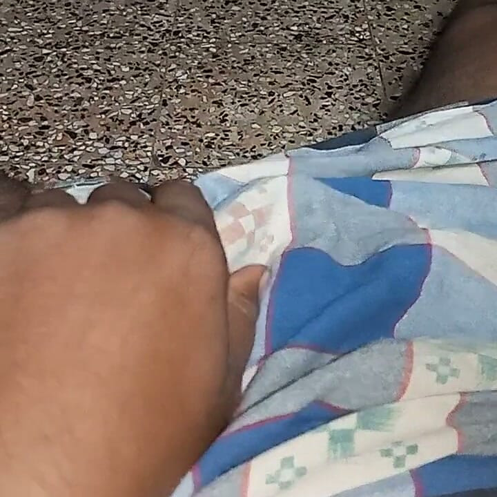 Cumnata mea suge pula mare și neagră și linge