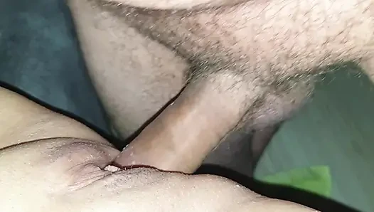 Mein Freund geht ganz in meine Muschi. Eiswürfel und Sperma kommen in mich.