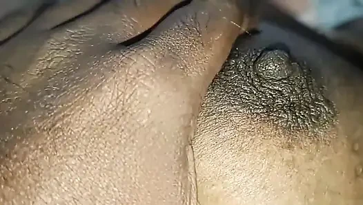 Kakak iparku lagi asik mainin toketku