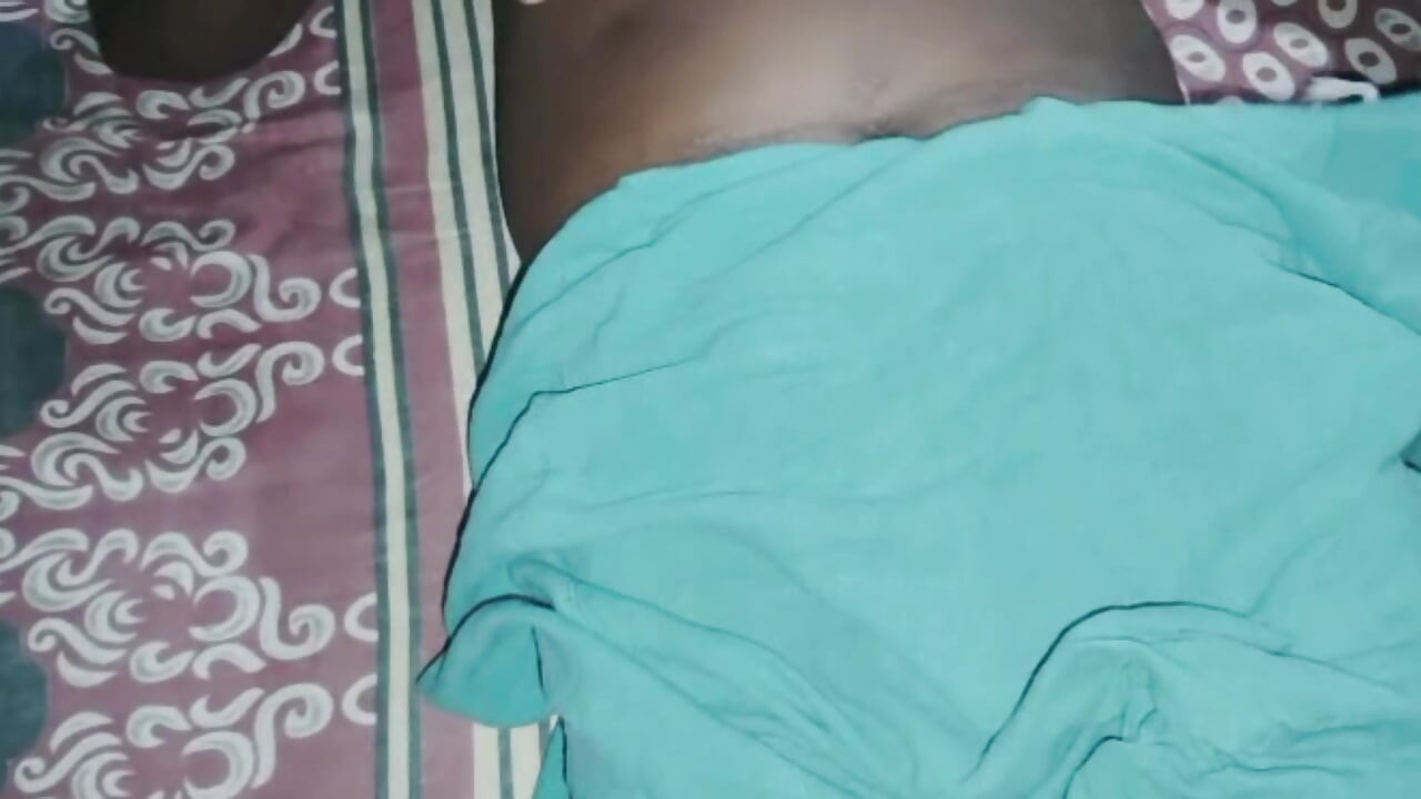 Hintli desi Hintli olgun kadın erkeği için parmaklıyor ve mastürbasyon yapıyor, Hintli yenge ilk kez memeler ve amcık gösterisi