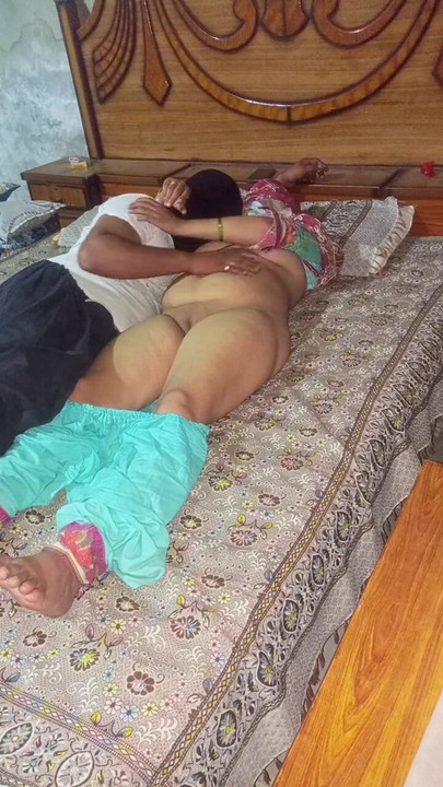 Napínavý okamžik od "indické desi letuška sexu s cestujícím"