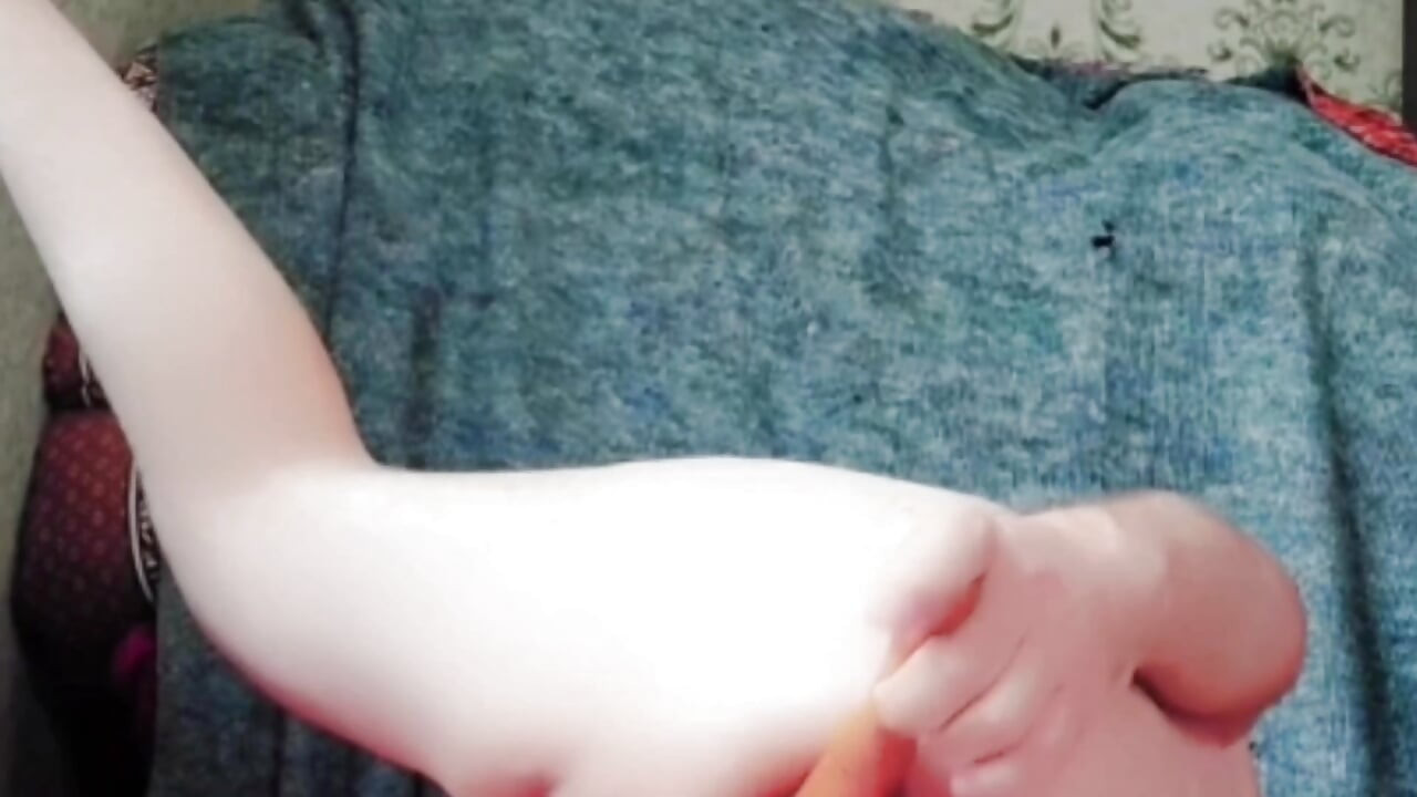 曲線美のある中出精液の魅惑的なアナル冒険