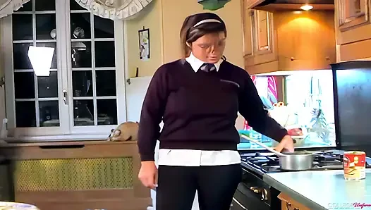 Video dapur sup samantha buxton lagi asik muasin memeknya di dapur