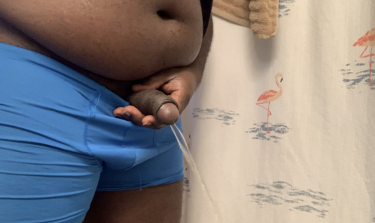 Black Cock Daddy Bear Pissing Close Up For You (Golden Shower) (Cd Crossdresser) Black Guy Piss