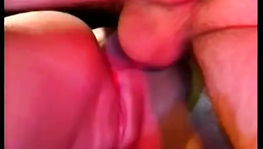 Barda yalnız olan kızlar azgın adamlar tarafından sikiliyor