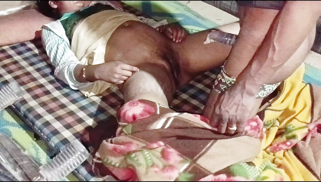 In the night, sister-in-law called brother-in-law to her house and 😋got her, Indian sister-in-law sex village village was all night.