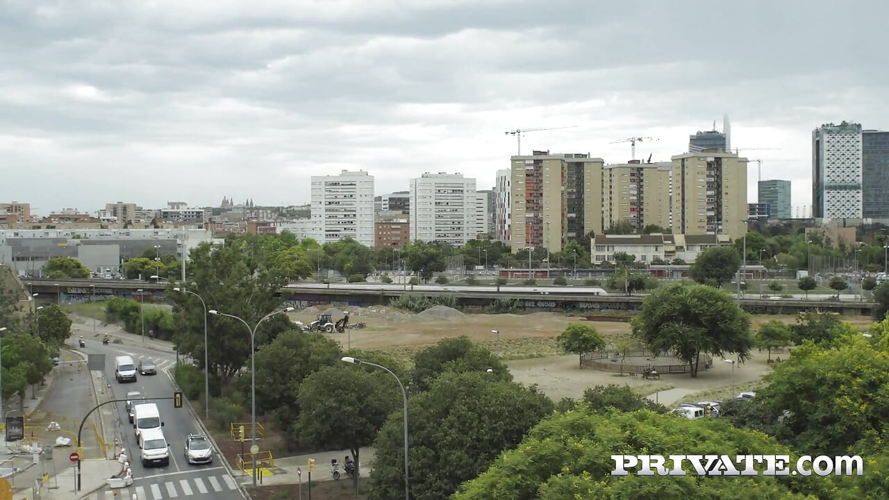 Shona River se dezbracă pentru o ședință foto, expunându-și corpul strâmt